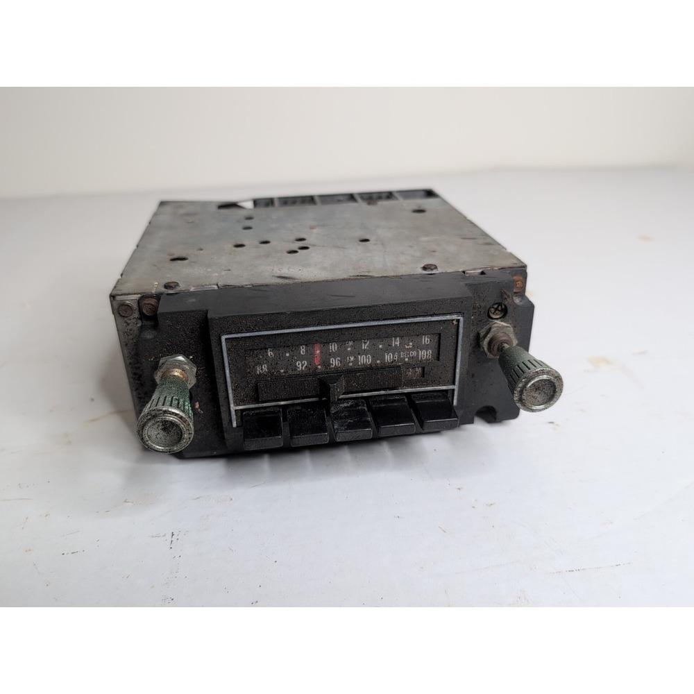 Delco 7936011 AM/FM Radio Vintage 41BFP1 5 Button